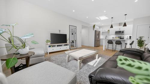 237 Shadow Mountain Boulevard, Cranbrook, BC - Indoor Photo Showing Living Room