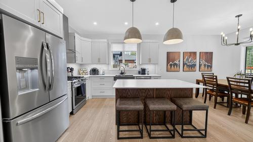 237 Shadow Mountain Boulevard, Cranbrook, BC - Indoor Photo Showing Kitchen With Upgraded Kitchen