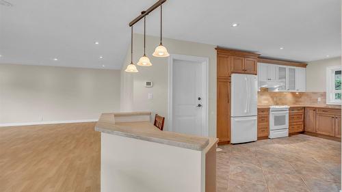 418 Panorama Crescent, Okanagan Falls, BC - Indoor Photo Showing Kitchen