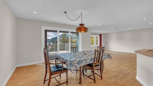 418 Panorama Crescent, Okanagan Falls, BC - Indoor Photo Showing Dining Room