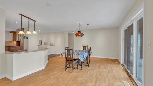 418 Panorama Crescent, Okanagan Falls, BC - Indoor Photo Showing Dining Room