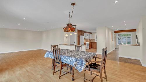 418 Panorama Crescent, Okanagan Falls, BC - Indoor Photo Showing Dining Room