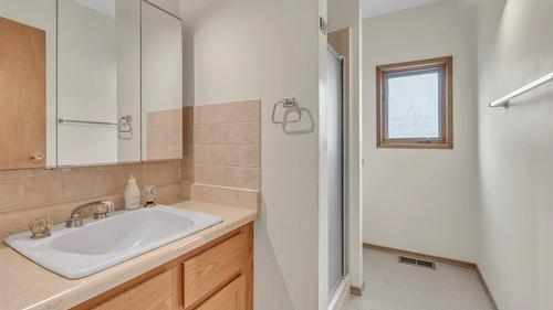 418 Panorama Crescent, Okanagan Falls, BC - Indoor Photo Showing Bathroom
