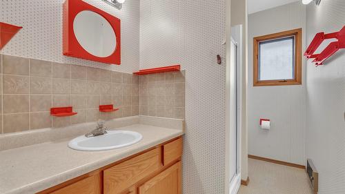 418 Panorama Crescent, Okanagan Falls, BC - Indoor Photo Showing Bathroom