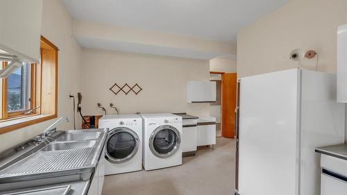 418 Panorama Crescent, Okanagan Falls, BC - Indoor Photo Showing Laundry Room