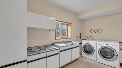 418 Panorama Crescent, Okanagan Falls, BC - Indoor Photo Showing Laundry Room