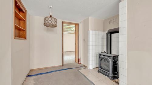418 Panorama Crescent, Okanagan Falls, BC - Indoor Photo Showing Other Room