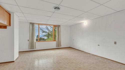 418 Panorama Crescent, Okanagan Falls, BC - Indoor Photo Showing Other Room