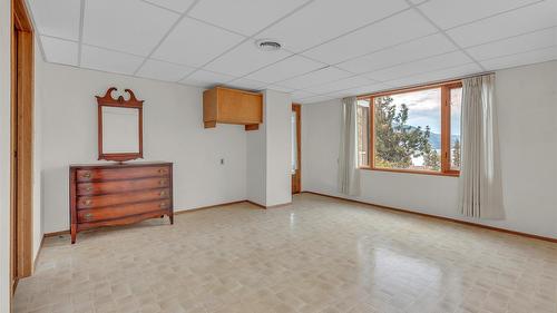 418 Panorama Crescent, Okanagan Falls, BC - Indoor Photo Showing Other Room