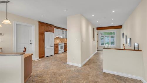 418 Panorama Crescent, Okanagan Falls, BC - Indoor Photo Showing Kitchen