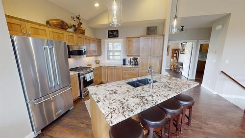 244 Boulder Creek, Cranbrook, BC - Indoor Photo Showing Kitchen With Double Sink With Upgraded Kitchen