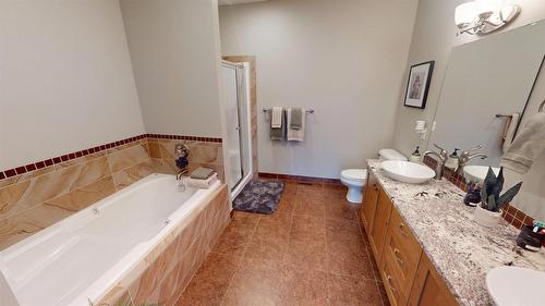 244 Boulder Creek, Cranbrook, BC - Indoor Photo Showing Bathroom