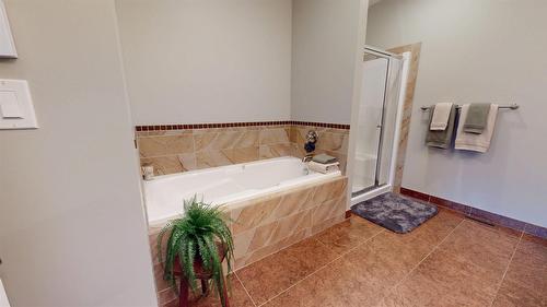 244 Boulder Creek, Cranbrook, BC - Indoor Photo Showing Bathroom