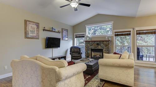 12633 Driftwood Court, Lake Country, BC - Indoor Photo Showing Living Room