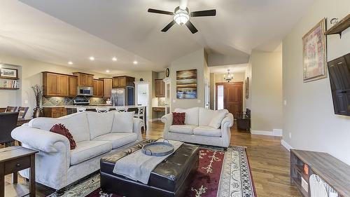 12633 Driftwood Court, Lake Country, BC - Indoor Photo Showing Kitchen