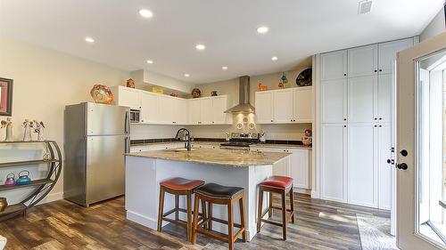 12633 Driftwood Court, Lake Country, BC - Indoor Photo Showing Kitchen With Stainless Steel Kitchen With Upgraded Kitchen
