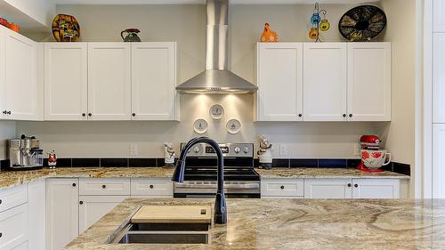 12633 Driftwood Court, Lake Country, BC - Indoor Photo Showing Kitchen