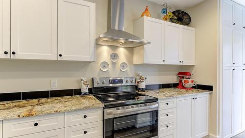 12633 Driftwood Court, Lake Country, BC - Indoor Photo Showing Kitchen