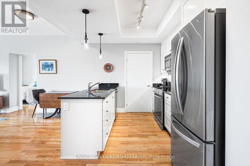 1106 - 75 Cleary Avenue, Ottawa, ON - Indoor Photo Showing Kitchen