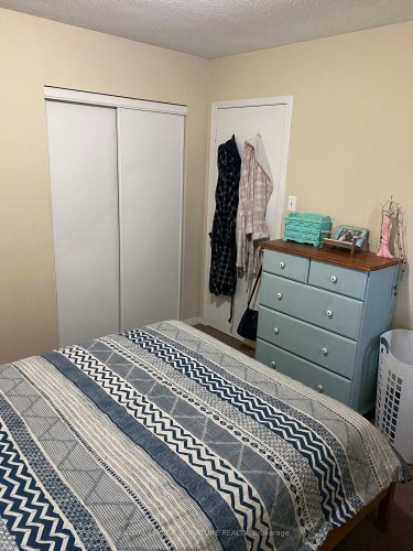 839 Stirling Avenue S, Kitchener, ON - Indoor Photo Showing Bedroom