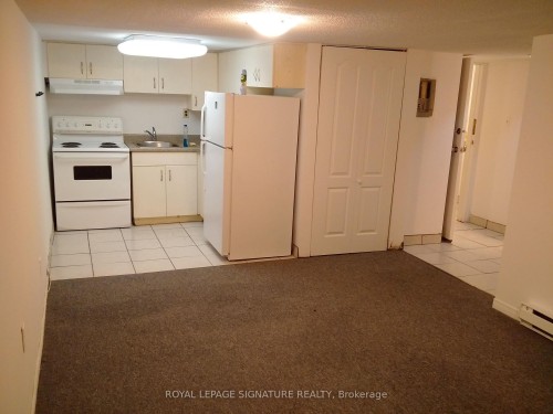 839 Stirling Avenue S, Kitchener, ON - Indoor Photo Showing Kitchen