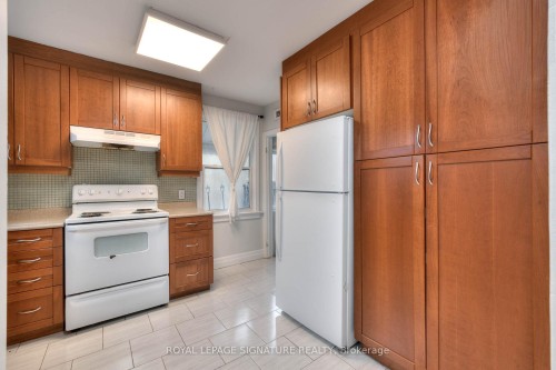 839 Stirling Avenue S, Kitchener, ON - Indoor Photo Showing Kitchen