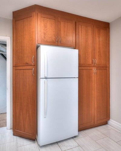 839 Stirling Avenue S, Kitchener, ON - Indoor Photo Showing Kitchen