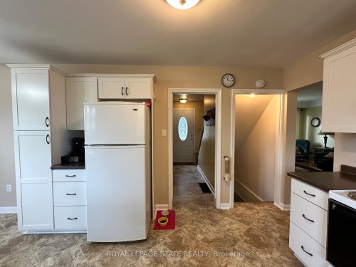 129 Broker Drive, Hamilton, ON - Indoor Photo Showing Kitchen