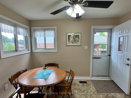 129 Broker Drive, Hamilton, ON - Indoor Photo Showing Dining Room