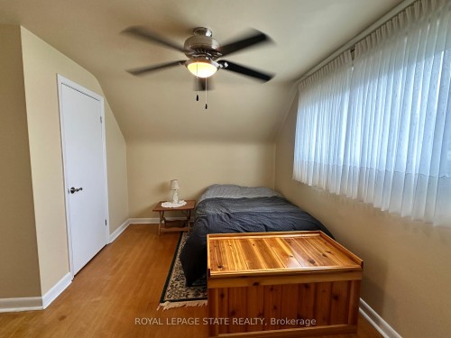 129 Broker Drive, Hamilton, ON - Indoor Photo Showing Bedroom