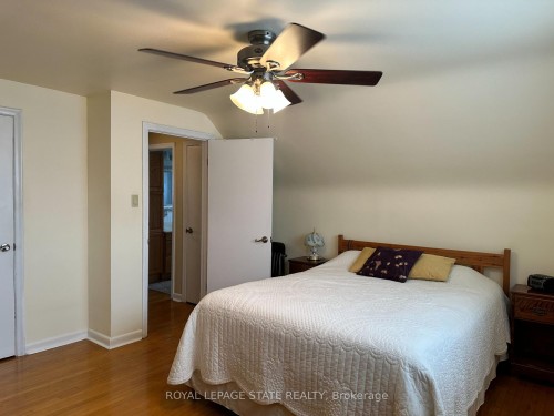 129 Broker Drive, Hamilton, ON - Indoor Photo Showing Bedroom