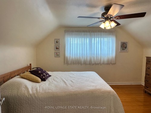 129 Broker Drive, Hamilton, ON - Indoor Photo Showing Bedroom