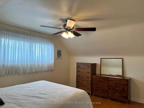 129 Broker Drive, Hamilton, ON - Indoor Photo Showing Bedroom