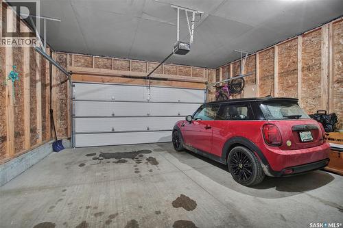 211 Stilling Union, Saskatoon, SK - Indoor Photo Showing Garage
