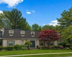 24 Laureleaf Road Markham, ON L3T 2X5