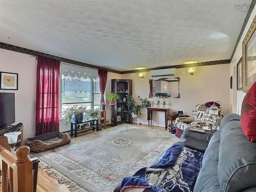 230 Salmon River Road, Valley, NS - Indoor Photo Showing Living Room