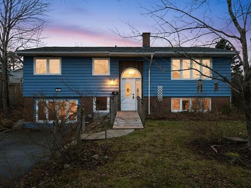 27 Attwood Crescent  Dartmouth, NS B2V 1G6