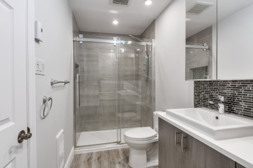 Salle de bains attenante à la CCP - 7438 Place Tanger, Brossard, QC - Indoor Photo Showing Bathroom