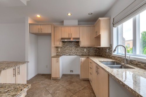 Cuisine - 7438 Place Tanger, Brossard, QC - Indoor Photo Showing Kitchen With Double Sink