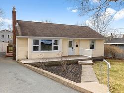 12 Lorway Drive  Dartmouth, NS B2X 2L2