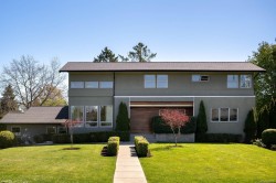 2835 Lincoln Rd Oak Bay, BC V8R 6A8