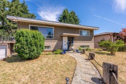 4732 Oakridge Dr Courtenay, BC V9N 6A8