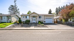 787 Stewart Ave Courtenay, BC V9N 3H3