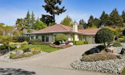 2770 Arbutus Rd Saanich, BC V8N 5X4