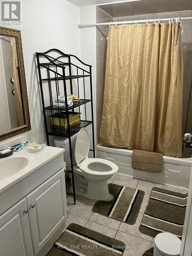 3622 Molly Avenue, Mississauga, ON - Indoor Photo Showing Bathroom