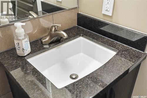 308 721 8Th Street E, Saskatoon, SK - Indoor Photo Showing Bathroom
