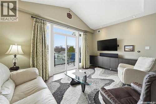308 721 8Th Street E, Saskatoon, SK - Indoor Photo Showing Living Room