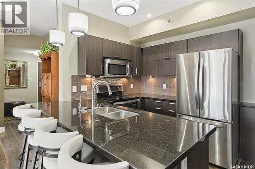 308 721 8Th Street E, Saskatoon, SK - Indoor Photo Showing Kitchen With Double Sink With Upgraded Kitchen
