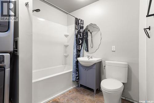 1247 King Street, Regina, SK - Indoor Photo Showing Bathroom