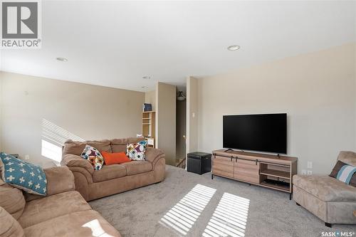 307 Van Impe Court, Saskatoon, SK - Indoor Photo Showing Living Room